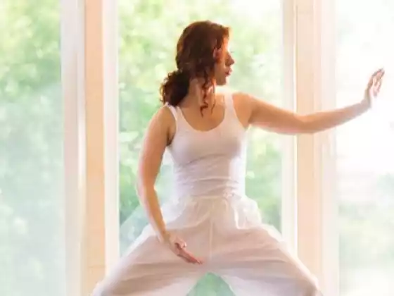 Teljes Qigong gyakorlat 8 brokáttal