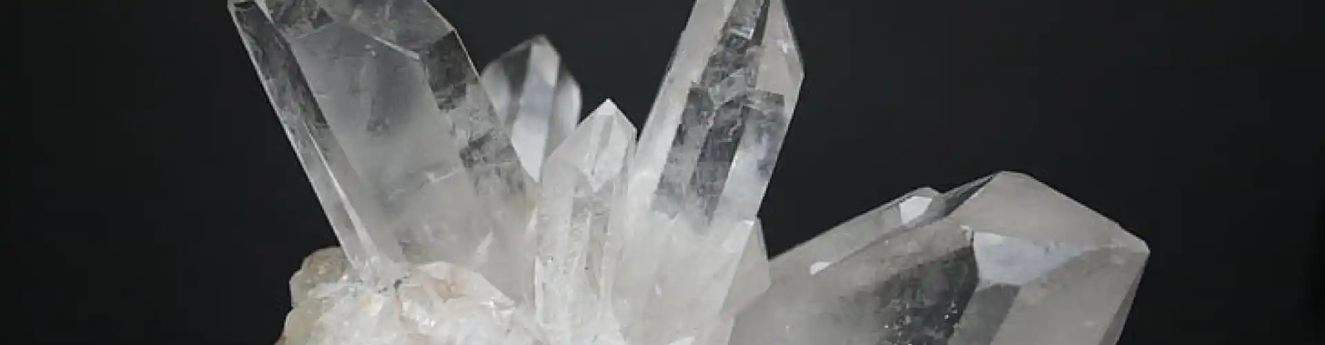 岩石和水晶 101：用于治疗、网格、保护和表现 - Online Class by Kimberly Palm