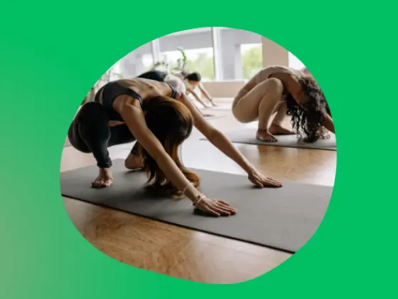 Empowered Vinyasa: โยคะโฟลว์ระดับกลาง
